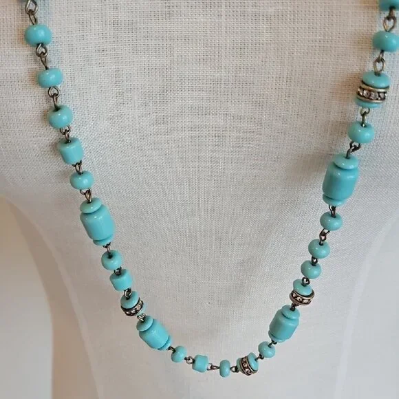 Elegant Turquoise Beaded Necklace - Picture 3 of 3